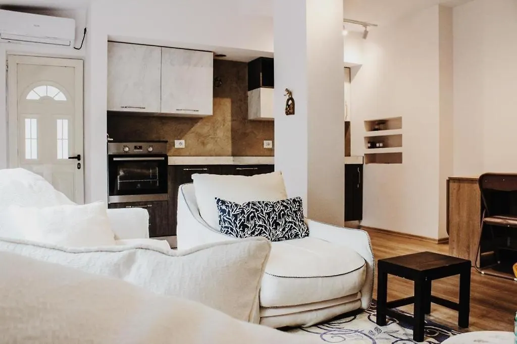 Apartment Newly Renovated, 1-Bedroom Holiday House Durres